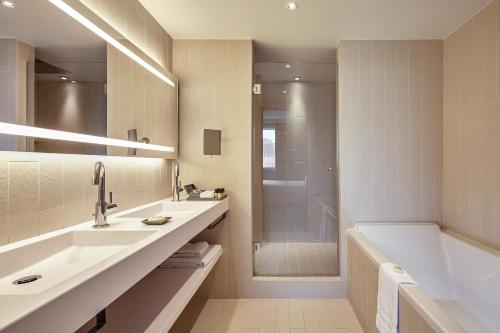 room detail thumbnail 2