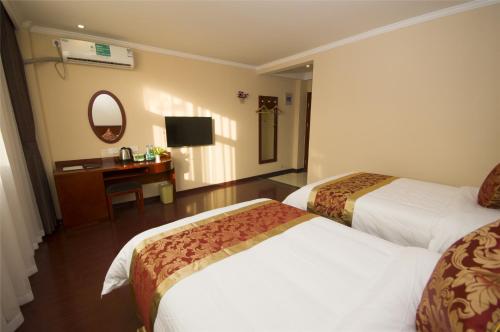 Greentree Inn Liaoning Dalian Development Zone Jinma Road Pedestrian Street Express Hotel Greentree Inn Liaoning Dalian Development Zone Jin is conveniently located in the popular Dalian Development Area area. Featuring a satisfying list of amenities, guests will find their stay at the pro