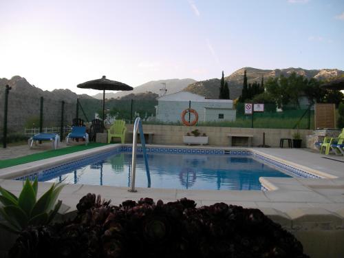 泳池, 阿爾塔塞拉利昂鄉村公寓酒店 (Apartamentos Rurales Sierra Alta) in 貝納奧卡茲