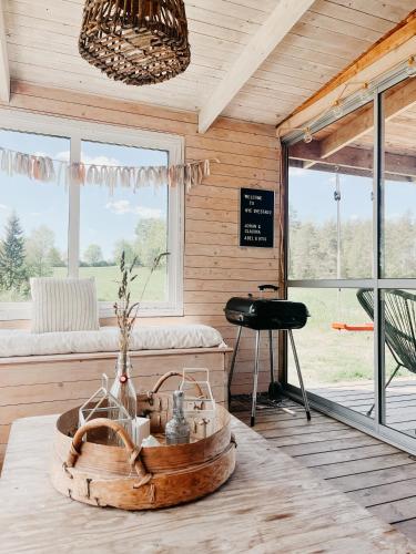 Luxurious red cottage with wood stove near lake in Gölberga