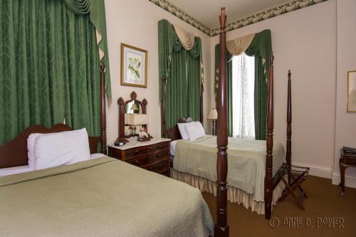 The Guest House Historic Mansion - image 4