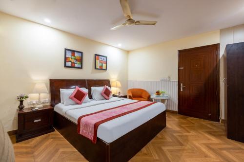 Hotel Picasso Residency near Naraina Vihar Metro Station New Delhi – New Delhi, NY
