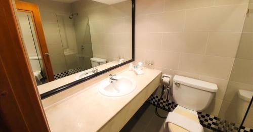 One-Bedroom Apartment image 6