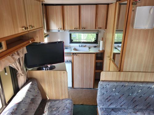 Nostalginen asuntoauto majoitus in Hyvinkaa