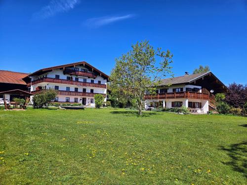 Ferienwohnungen Loisenhof - Apartment - Gstadt am Chiemsee