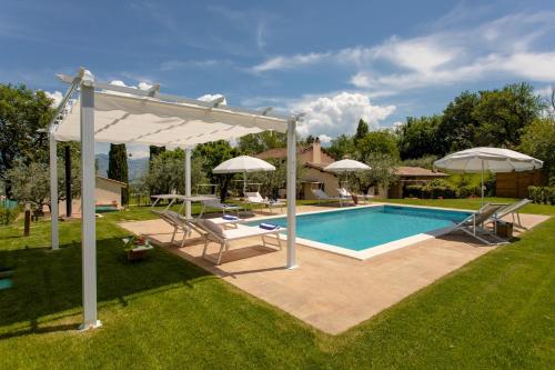 LA COLLINA DEGLI ULIVI 8&2, Emma Villas