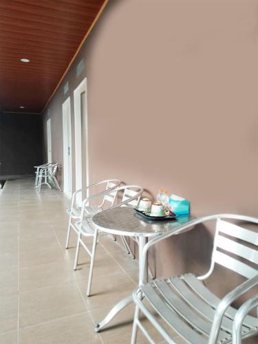 Balcony/terrace, Guest House Syariah GS Taman Keluarga in Bekasi