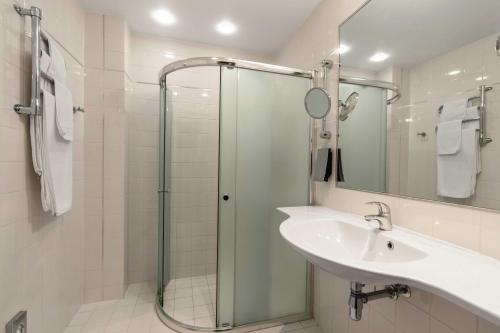 Comfort Double or Twin Room image 9