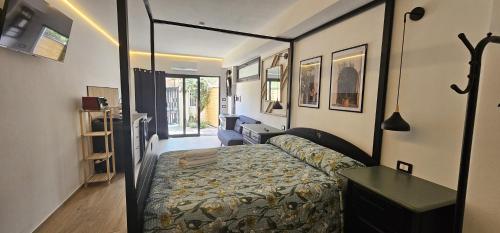 Derosas House