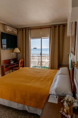 Superior Double Room with Sea View image 1