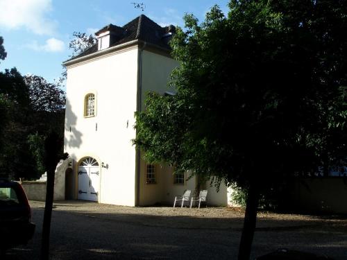 Burg Boetzelaer - image 2