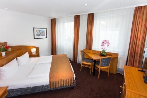 Hotel Condor - image 7