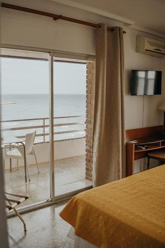 Double Room with Sea View image 6