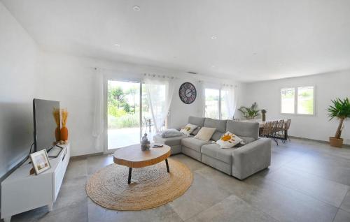 Awesome Home In Saint-Michel-Deuzet