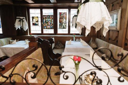 طعام و مشروبات, Hotel Traube in بليينينغن