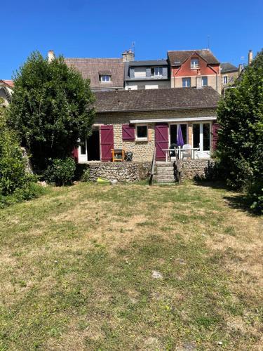 Maison bord de Sarthe avec ponton privé Idéale 24 Heures du Mans 6 à 7 personnes gîte à louer Saint-Marceau