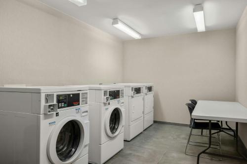Fairfield Inn and Suites New Buffalo - image 11