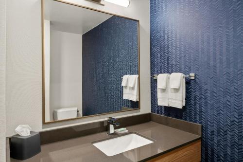 Fairfield Inn and Suites New Buffalo - image 12
