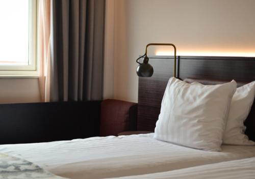 Standard Double Room image 2
