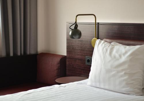 Standard Double Room image 5