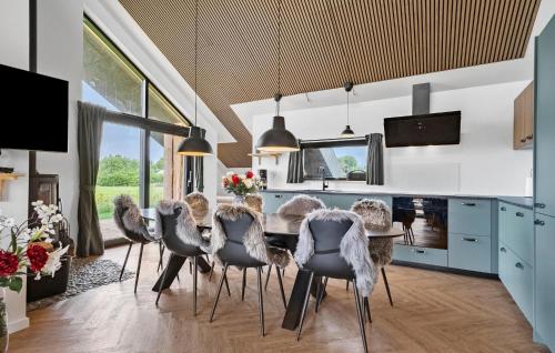 Kitchen, 3 Bedroom Awesome Home In Tarm - P52739 in Hemmet