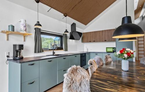Kitchen, 3 Bedroom Awesome Home In Tarm - P52739 in Hemmet