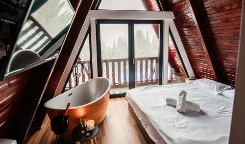 Cabana Aura in Belis