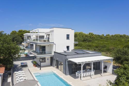 Vista exterior, Villa Luna with Jacuzzi, Sauna and Private Pool in Medulin