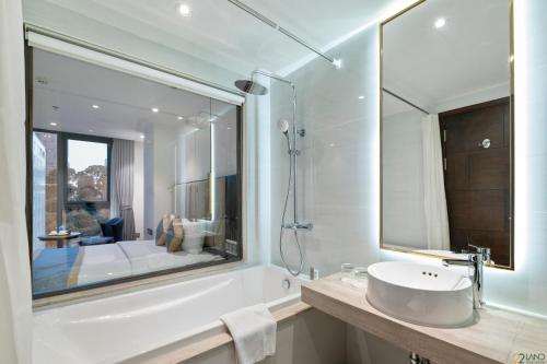 room detail thumbnail 2