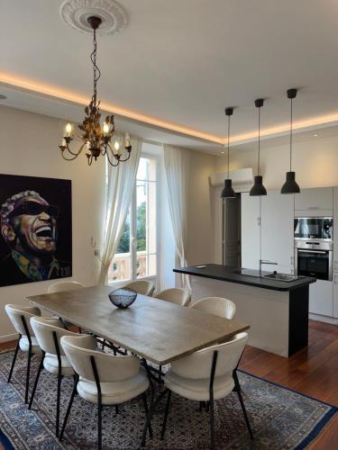 Beautiful Modern 4 Bedroom Apartment in Contemporary Villa with AC Balcony and Free Parking