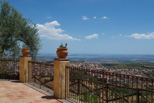 Tuvākā izklaides vieta, Villa Belvedere in Militello in Val di Catania