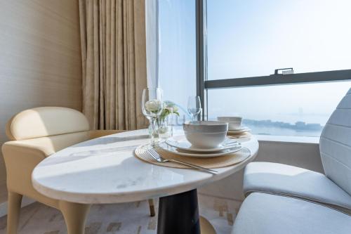 Steps from Nakheel Mall and Monorail Station, Near Beach Clubs ,15 Mins to Downtown and Marina, The Palm Tower, Palm Jumeirah by Deluxe Holiday Homes, Dubai (foto 7)