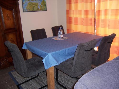 Three-Bedroom House image 5