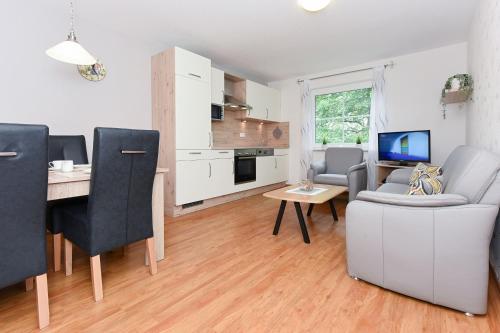 2 bedrooms, 3 beds