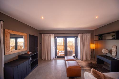 Mhondoro Safari Lodge & Villa