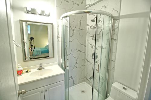 Bright Basement & Private Bathroom, free Parking, Vaughan (foto 10)