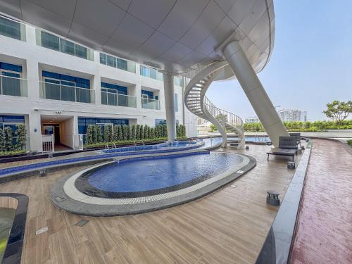 Vogue Vacation Homes, Arjan Opalz by Danube near Science Park, Studio Apartment with Balcony and Vibrant Community View, Access to all Amenities, Dubaj