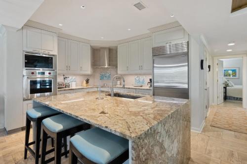 Memories Await, A Beautiful, Ocean View Villa featuring a wet bar, flat screens and wifi, villa in Georgetown, USA