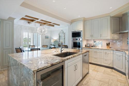 Memories Await, A Beautiful, Ocean View Villa featuring a wet bar, flat screens and wifi, villa in Georgetown, USA