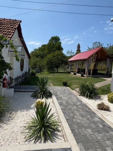 Casa De Sub Deal in Retezat