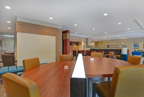 TownePlace Suites by Marriott Sarasota/Bradenton West - image 12