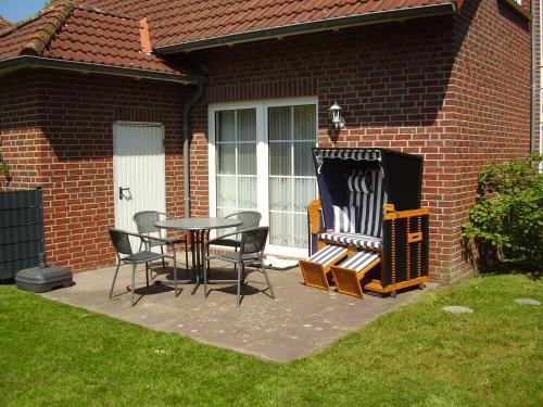 Two-Bedroom House image 3