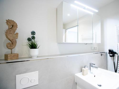 Two-Bedroom Apartment with Balcony image 10