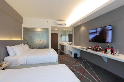 room detail thumbnail 1