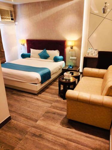 Deluxe Room image 7