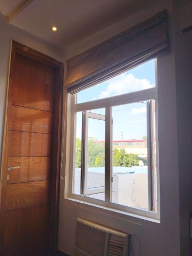 Deluxe Room image 6