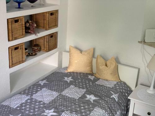 One-Bedroom Apartment with Shower image 5