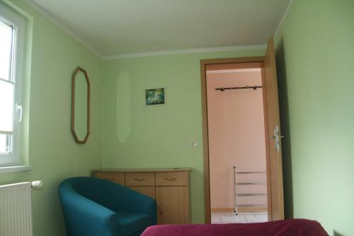Two-Bedroom House image 4
