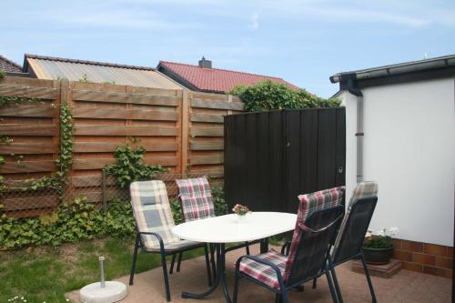 Two-Bedroom House image 2