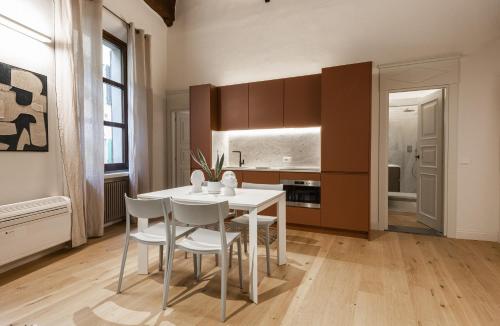 Apartments Florence- The retreat - Tap to explore photos